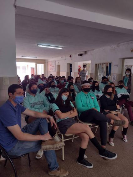 ESTUDIANTES Y SALUD: CHARLA SOBRE EL CÁNCER DE MAMA